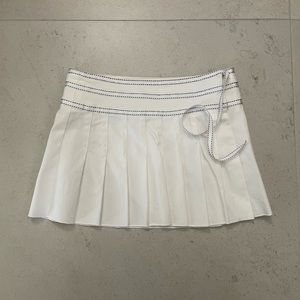 WHITE PLEATED MINI SKIRT